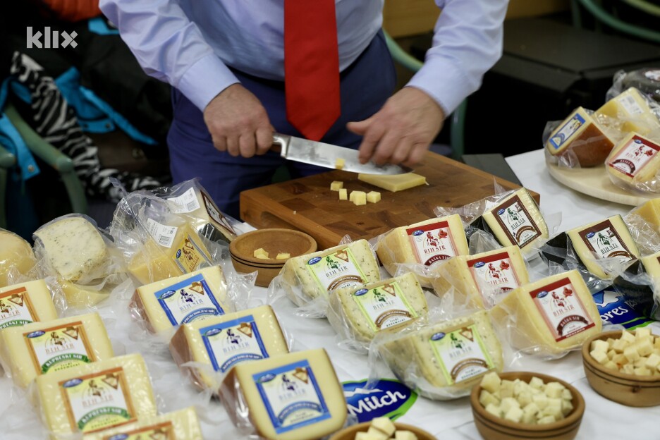 Frankofono gastronomsko veče nije moglo preći bez vrhunskih sireva (Foto: I. Š./Klix.ba)