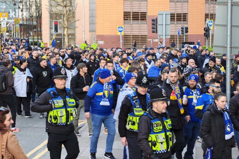 Korteo navijača BiH u Cardiffu (Foto: E. M./Klix.ba)