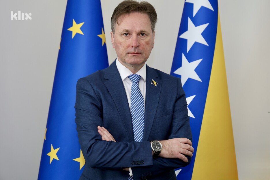 Hrnjić: Mnogi visokorangirani službenici su u političkim okovima (Foto: I. Š./Klix.ba)