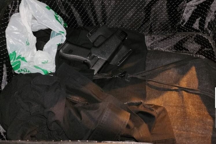 Pronađeno oružje kod uhapšene osobe iz Bosne i Hercegovine (Foto: Uprava policije Crne Gore)