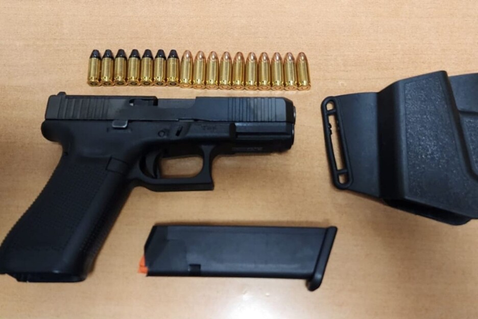 Pronađeno oružje kod uhapšene osobe iz Bosne i Hercegovine (Foto: Uprava policije Crne Gore)
