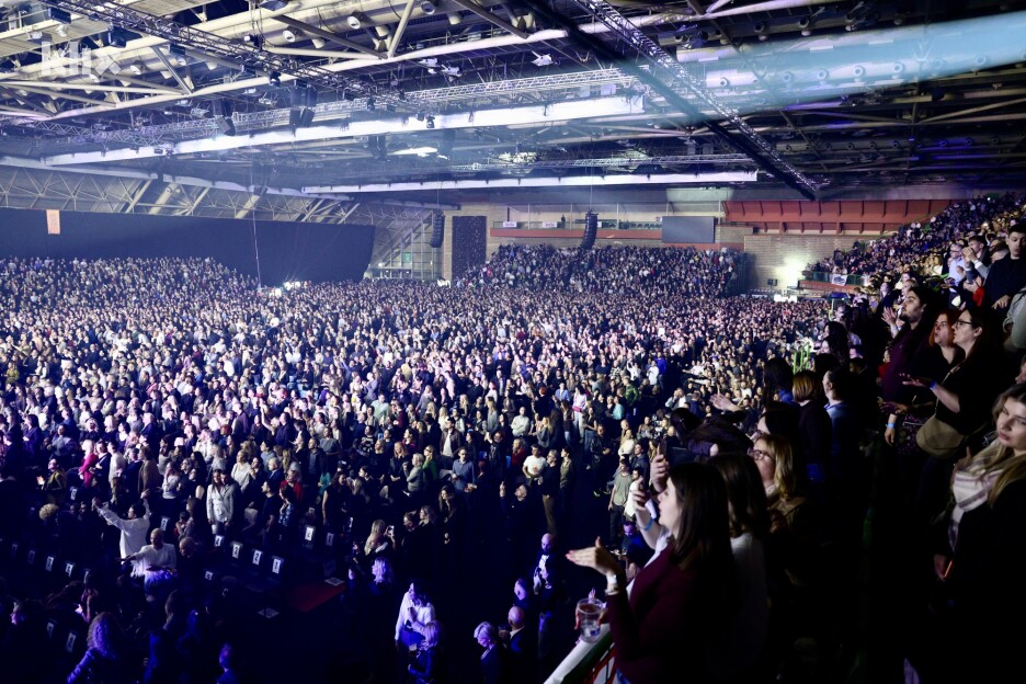 Publici nije dugo trebalo da se digne na noge (Foto: T. S./Klix.ba)
