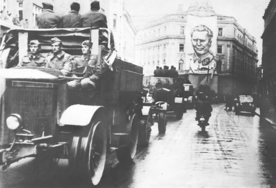 Motorizovane jedinice JA ulaze u Sarajevo