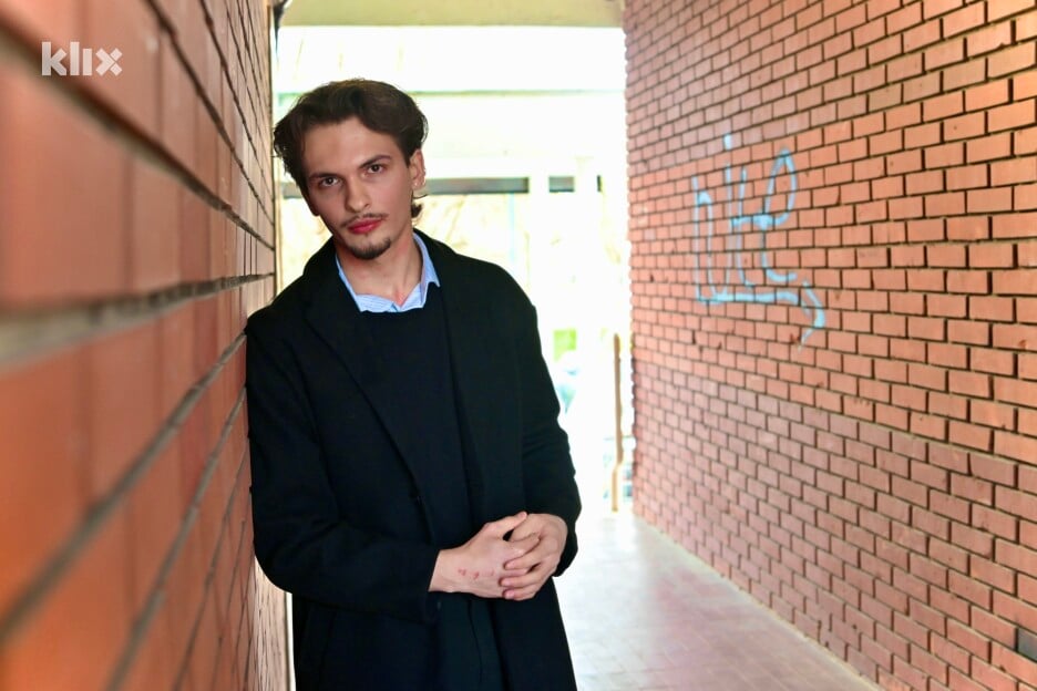 Prijić navodi da je zahvalan na tome što se njegovo djelovanje na društvenim mrežama sve više razvija (Foto: V. D./Klix.ba)