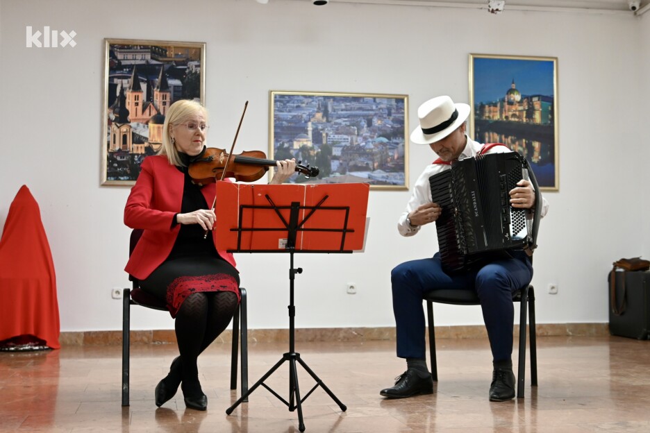 Ovaj događaj upotpunio je muzički performans Ede i Dine Krilić (Foto: V. D./Klix.ba)