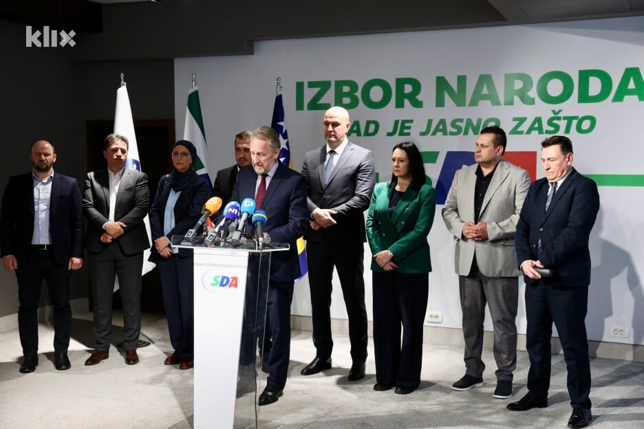 Bakir Izetbegović, predsjednik SDA iznio je 11 zaključaka koje je ova stranka donijela na današnjoj sjednici (Foto: S. S./Klix.ba)