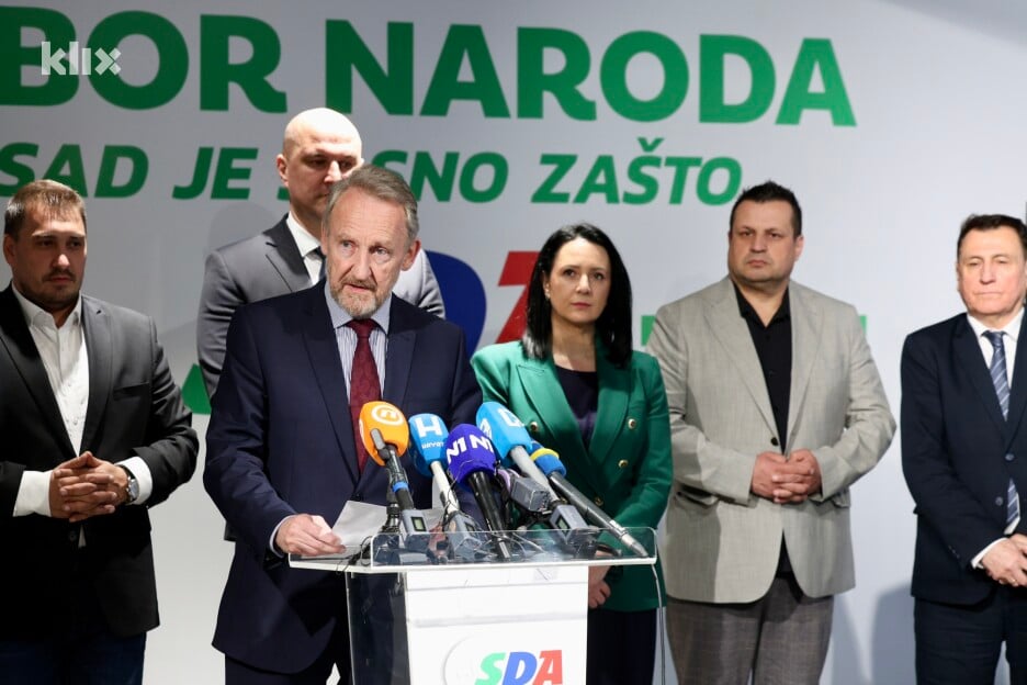 Bakir Izetbegović, predsjednik SDA iznio je 11 zaključaka koje je ova stranka donijela na današnjoj sjednici (Foto: S. S./Klix.ba)