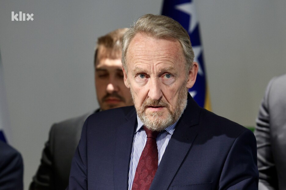 Bakir Izetbegović, predsjednik SDA iznio je 11 zaključaka koje je ova stranka donijela na današnjoj sjednici (Foto: S. S./Klix.ba)