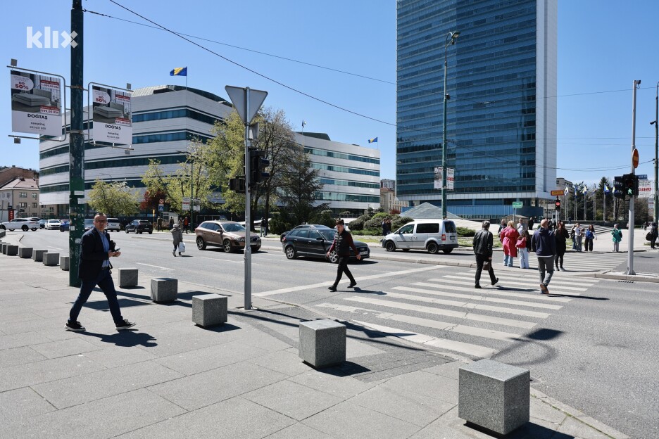 Uz Nultu transverzalu nalaze se institucije BiH, tržni centri i glavna saobraćajnica (Foto: I. Š./Klix.ba)