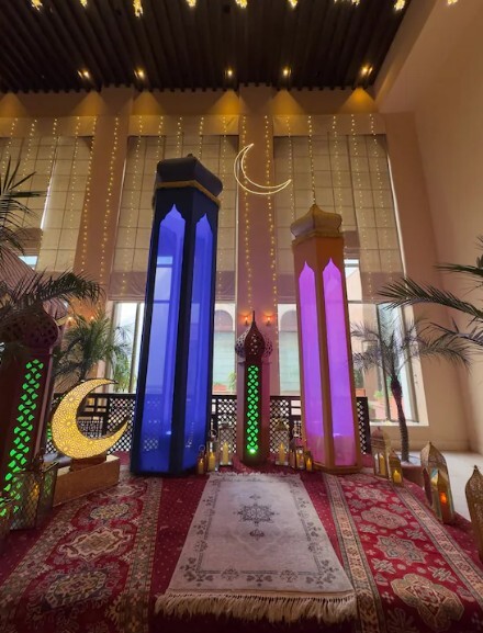 Ima i poseban raspored koji uključuje predsjedničke apartmane i izvršne salone, dizajnirane za važne sastanke i privatne razgovore (Foto: Islamabad Serena Hotel)