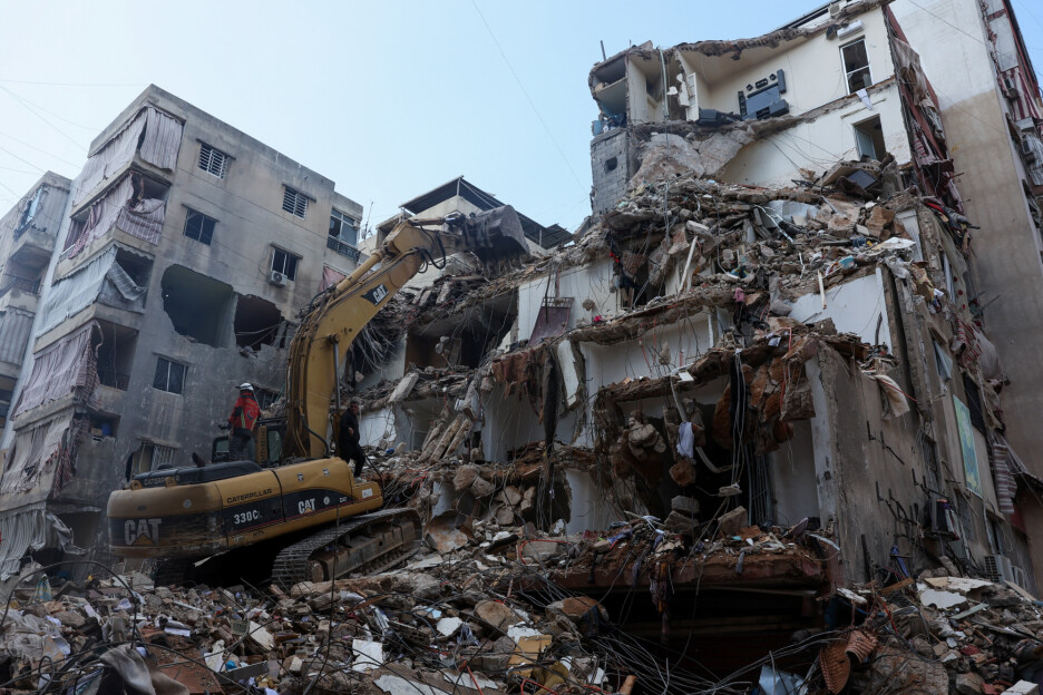 Teške mašine rade na čišćenju (Foto: Reuters)
