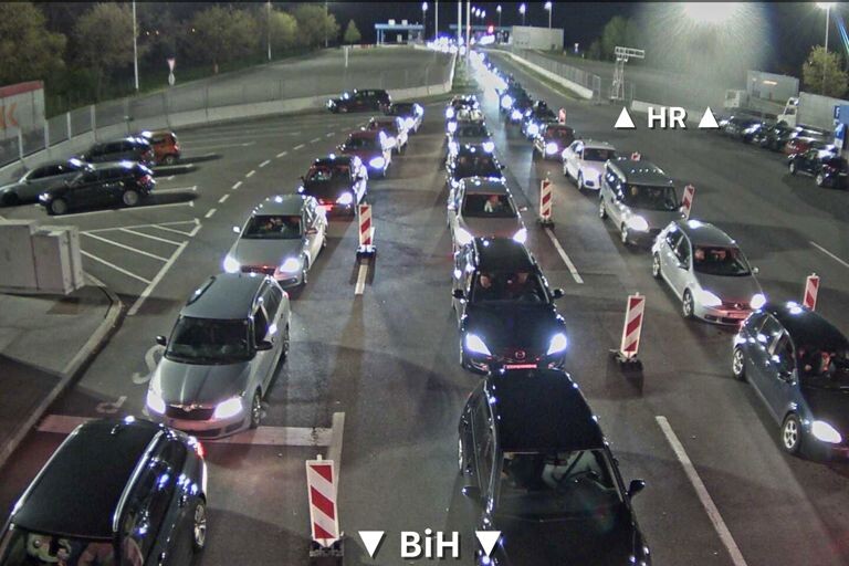 Kolone vozila na graničnom prijelazu Županija (Foto: BIHAMK/ HAK)