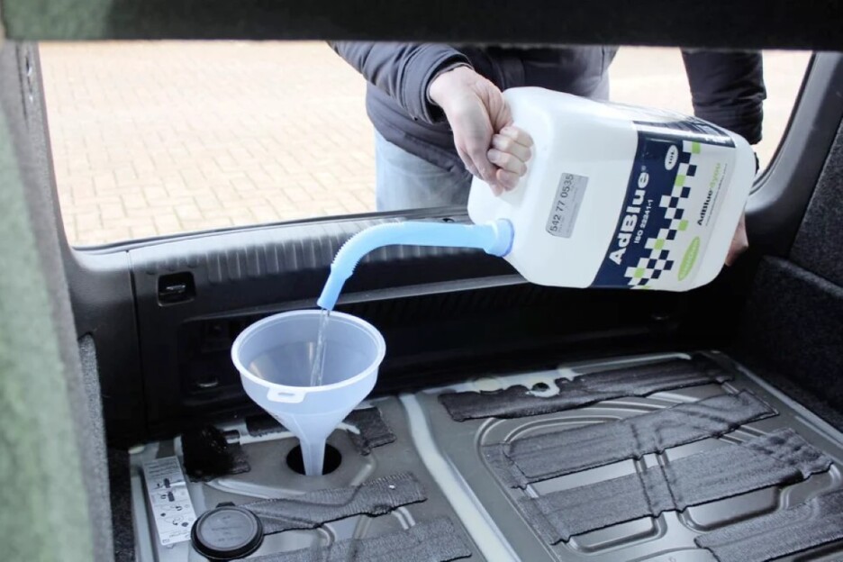 Kod Euro 6 dizela vlasnici pored goriva moraju kontrolisati i dosipati AdBlue tekućinu (Foto: FleetNews)
