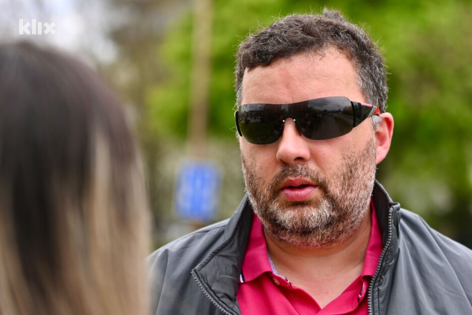 Mirza Softić se iz centra Sarajeva preselio u naselje Dobrinja prije 11 godina i kaže da je tu život bolji (Foto: V.D./ Klix.ba)