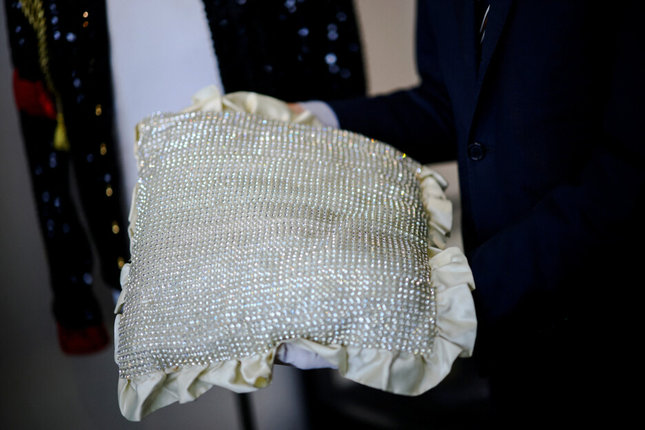 Jastuk ukrašen kristalima (Foto: Reuters)