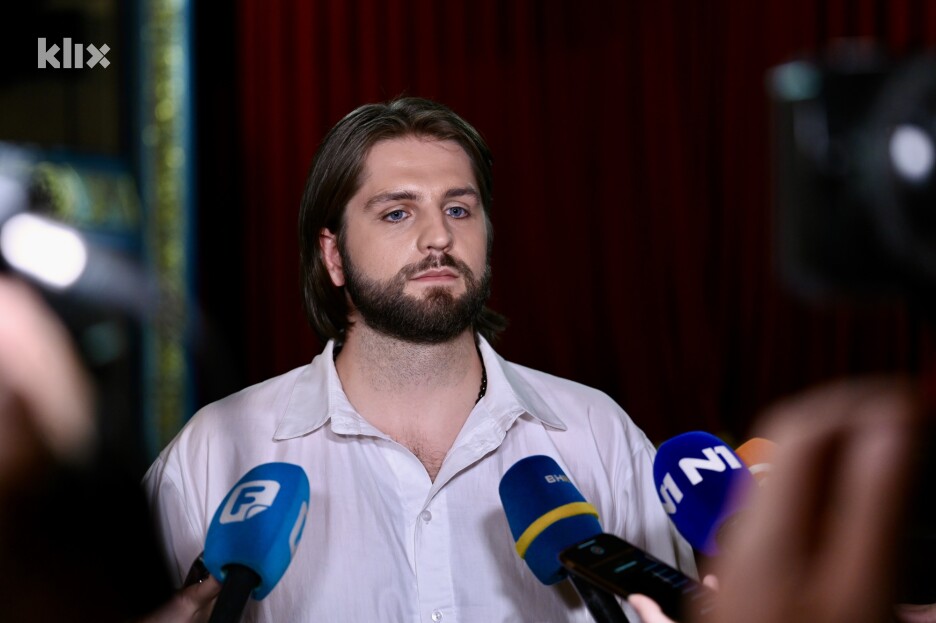 Ermin Aščerić u predstavi tumači Turridua (Foto: T. S./Klix.ba)