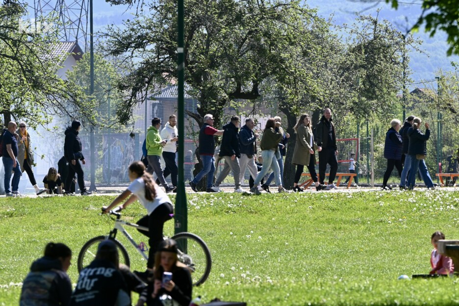 Uprkos niskim temperaturama, izletišta su ispunjena posjetiteljima (Foto: V. D./Klix.ba)