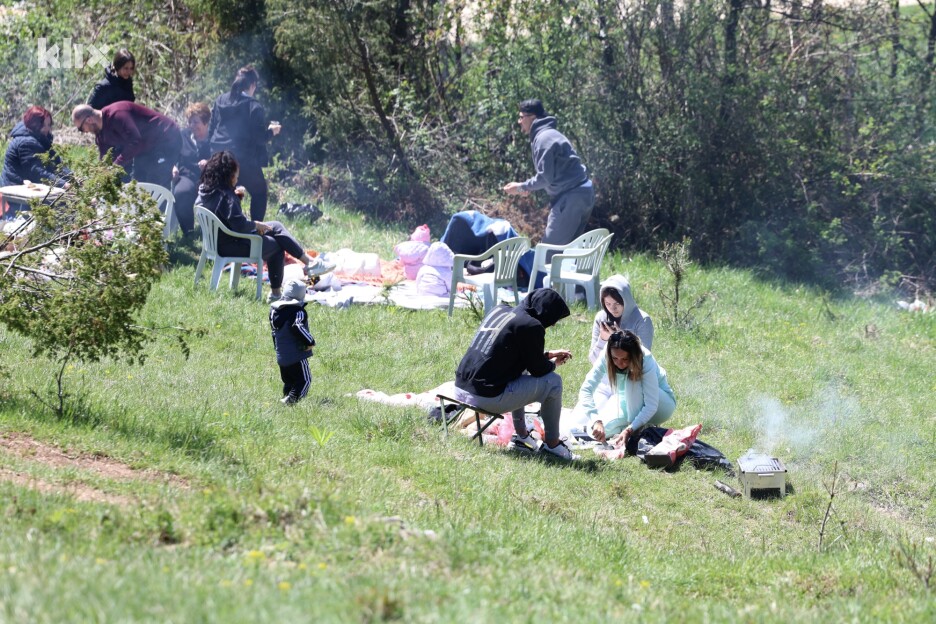 Građani Sarajeva uživaju u roštiljanju (Foto: T. S./Klix.ba)