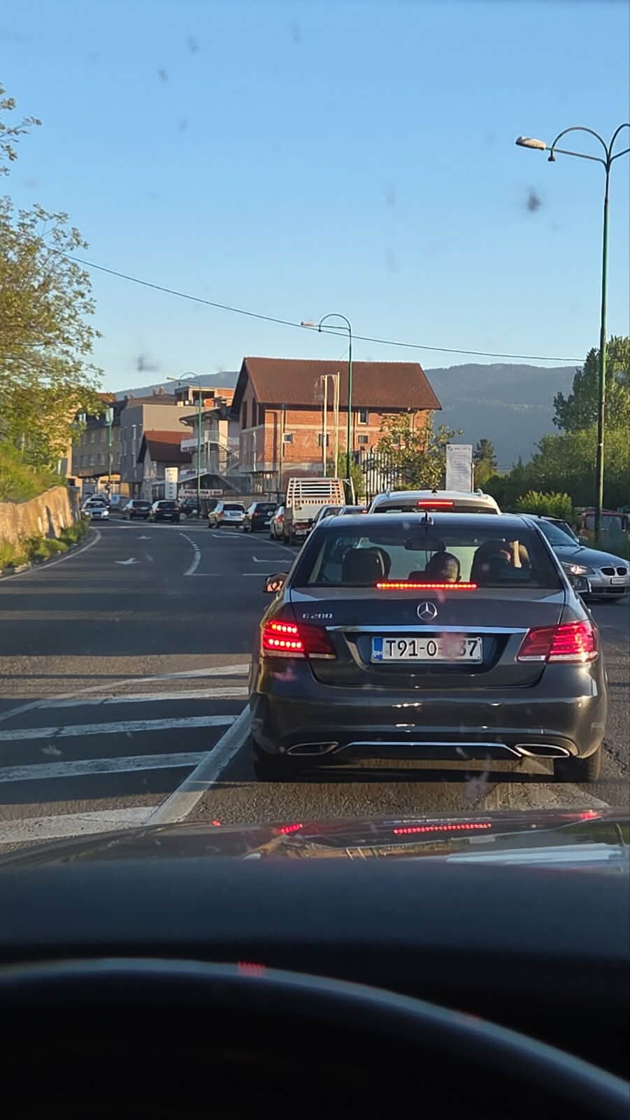 Duge kolone vozila su prisutne na ulazu u Sarajevu, ali i prema Vogošćanskoj petlji (Foto: Čitatelj)