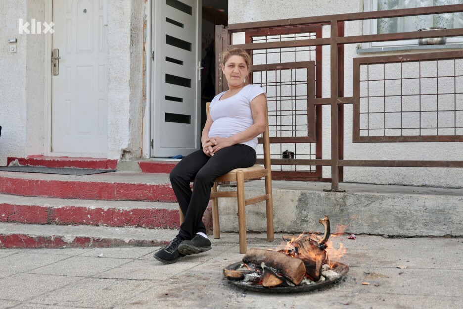 Pripadnica romske zajednice istakla je da je vatra neizostavni dio proslave (Foto: I. Š./Klix.ba)