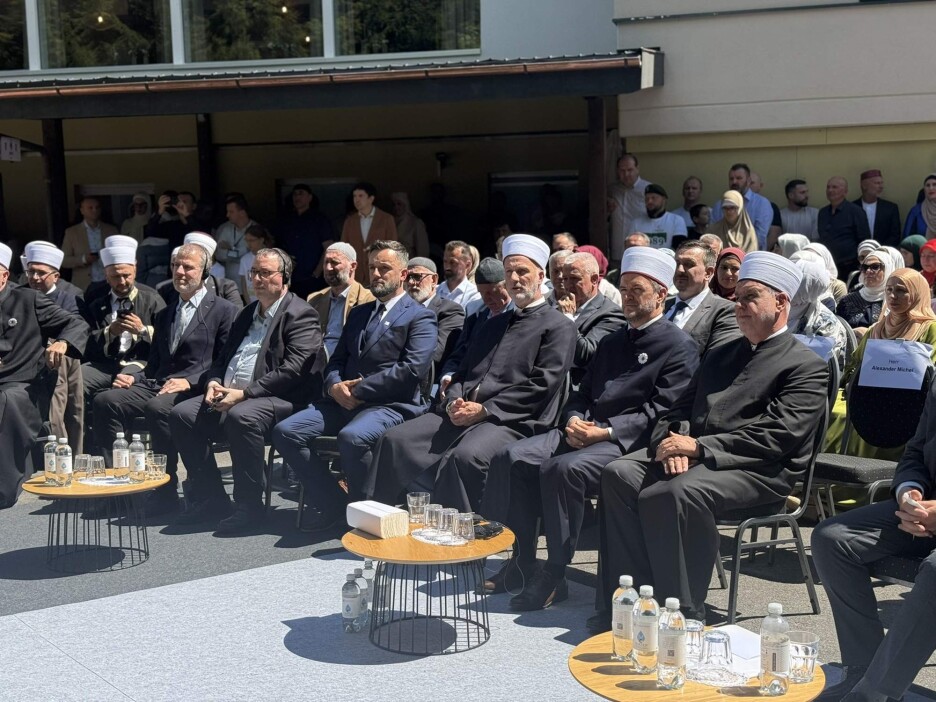Održana svečanost povodom otvaranja džamije kojoj je prisustvovao i reis Kavazović