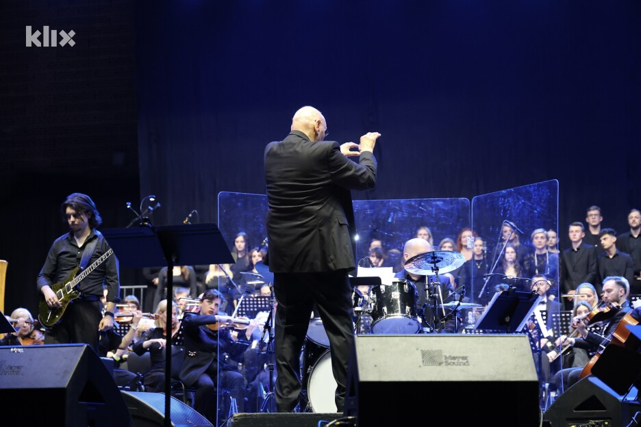 Koncert je započeo prilagođenim filharmonijskim aranžmanima (Foto: I. Š./Klix.ba)