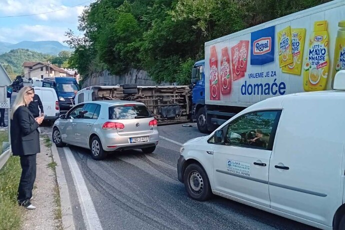 U nesreći su učestvovala tri vozila (Foto: Klix.ba)