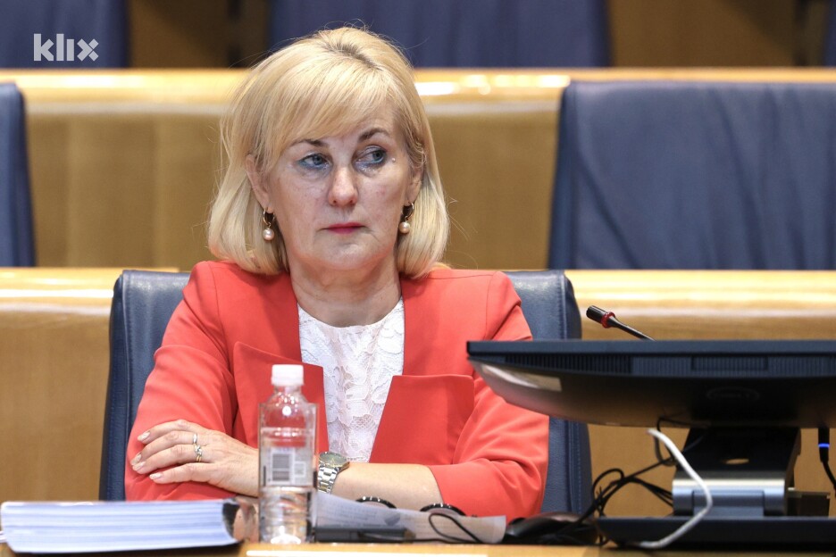 Rektorica je čitala pripremljeni govor svog advokata, ali nije odgovorila ni na jedno pitanje (Foto: S. S./Klix.ba)