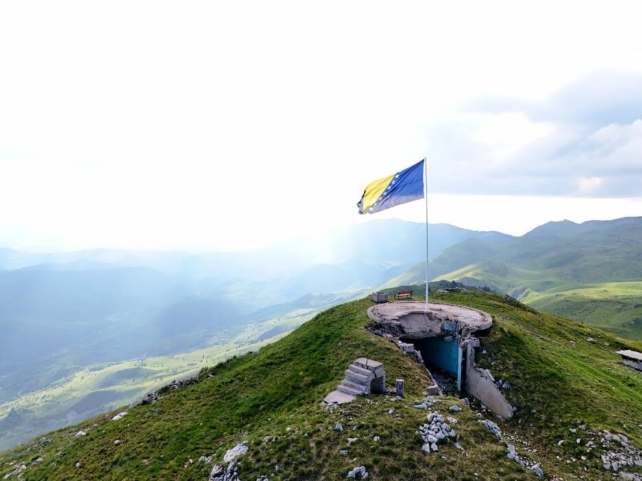 Zastava Bosne i Hercegovine se ponovo zavijorila na vrhu Jahorine