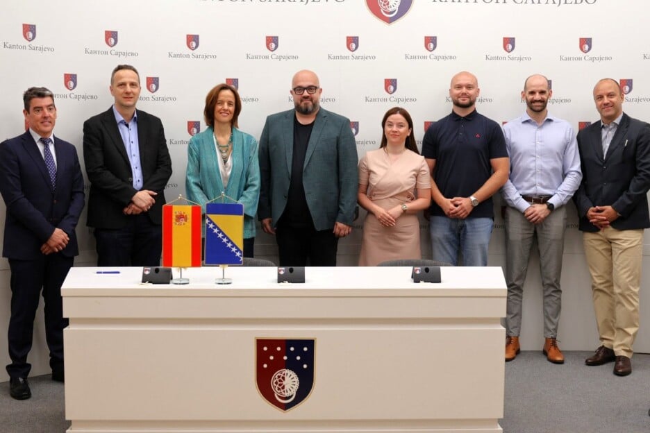 Predstavnici Ministarstva saobraćaja KS, Španije i španske kompanije IDOM (Foto: Vlada KS)