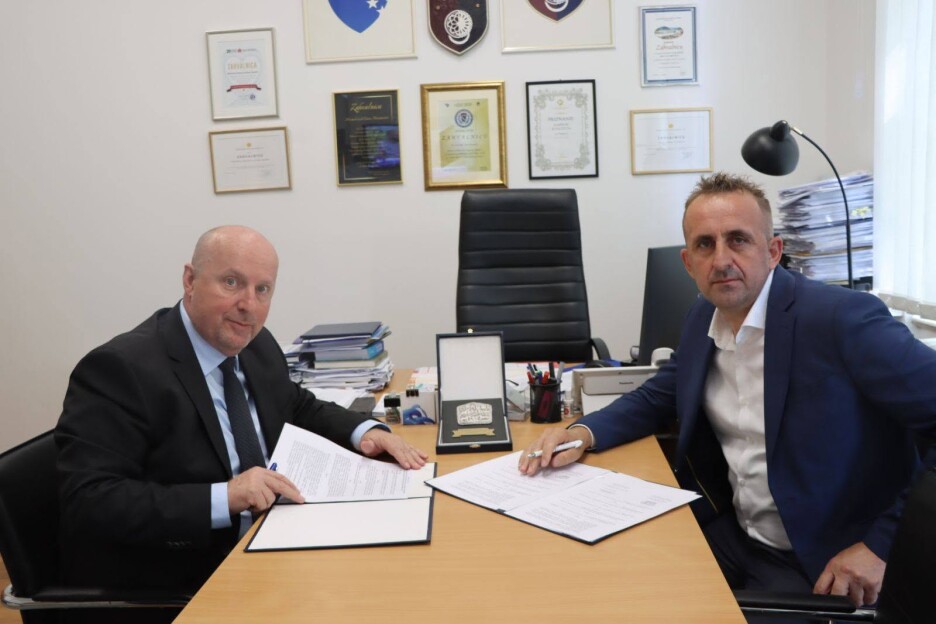 Ministar zdravstva Kantona Sarajevo Enis Hasanović i generalni direktor JU Dom zdravlja Kantona Sarajevo Elvedin Tatarević potpisali su sporazum