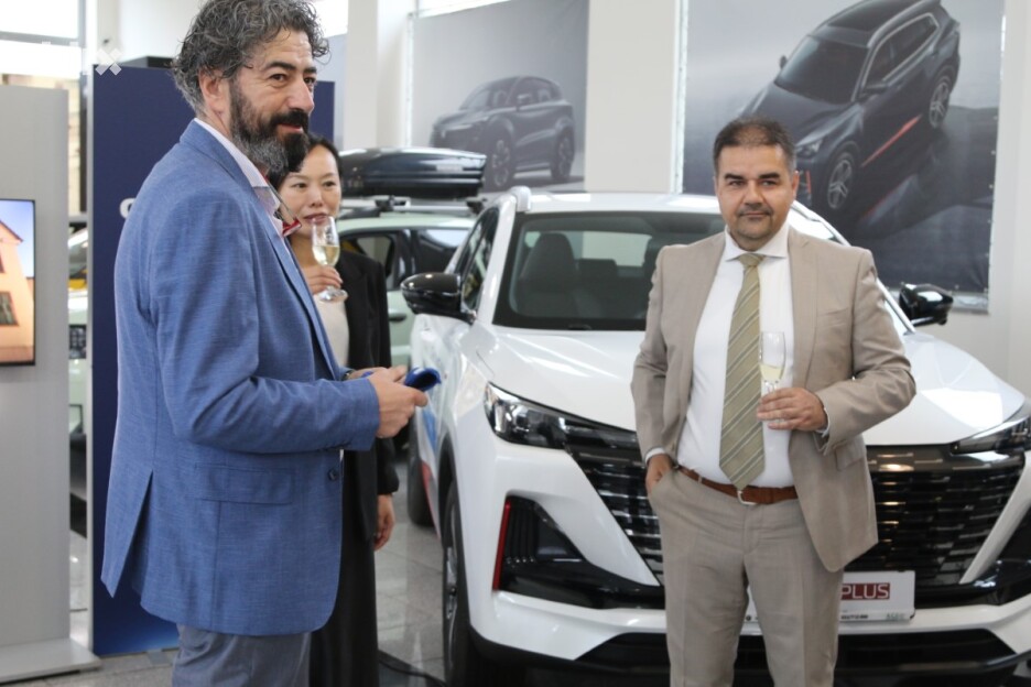 Mirsad Hamzić, direktor kompanije A.C.I. d.o.o. Sarajevo i Darko Radonjić, Brand Manager Automotive divizije OMR Grupe (Foto: A. M./Klix.ba)