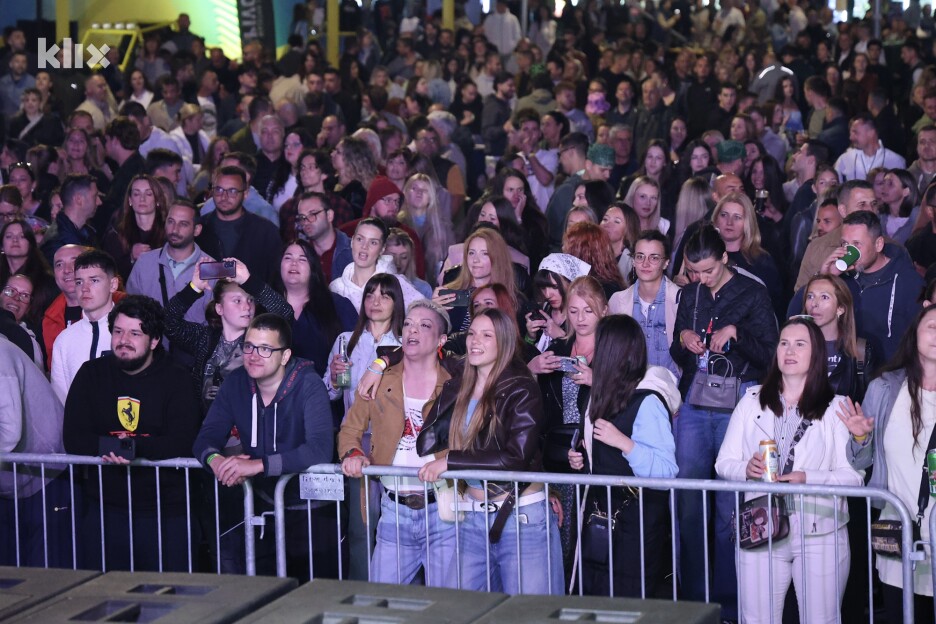 Publika je uživala u odličnoj atmosferi tokom večeri (Foto: I. Š./Klix.ba)