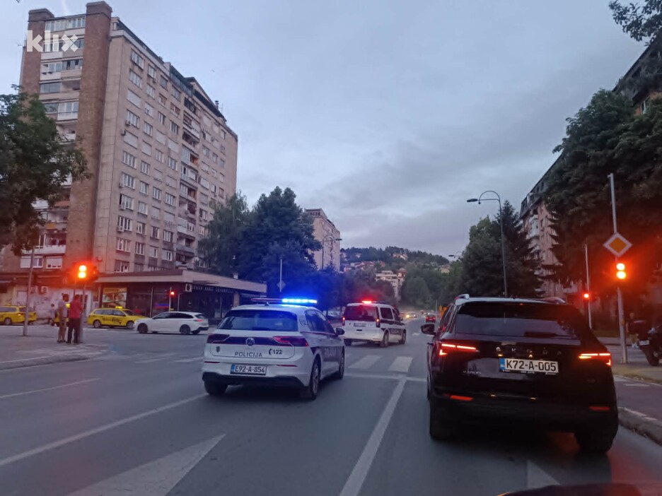 Saobraćajna nesreća u sarajevskom naselju Pofalići (Foto: Klix.ba)