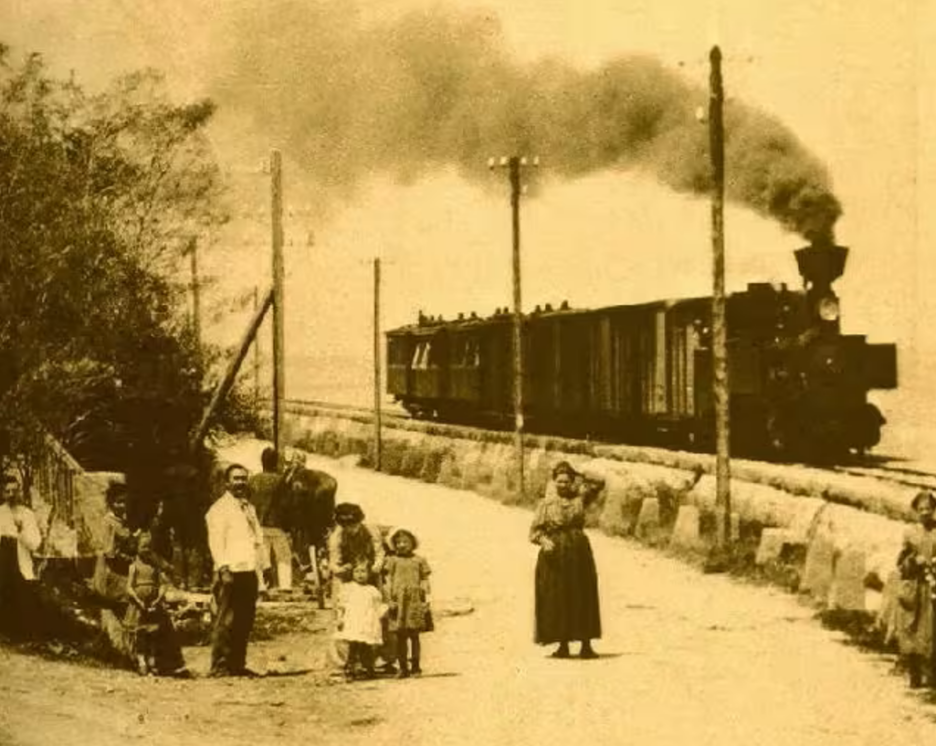 Voz Parenzane između Izole i Kopra (Foto: Facebook/L'Istria di ieri e di oggi)