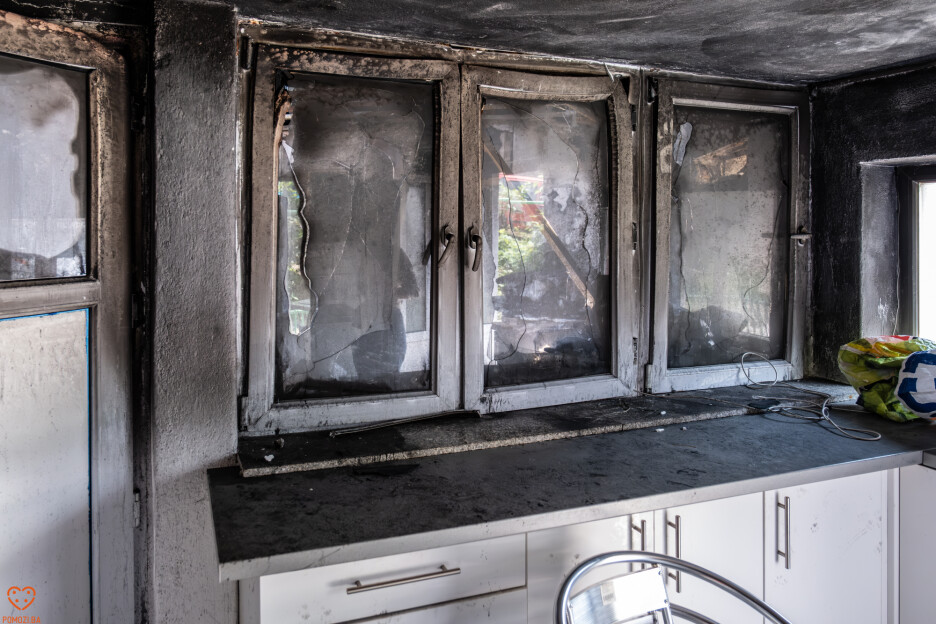 I u unutrašnjosti pričinjena velika materijalna šteta (Foto: Pomozi.ba)