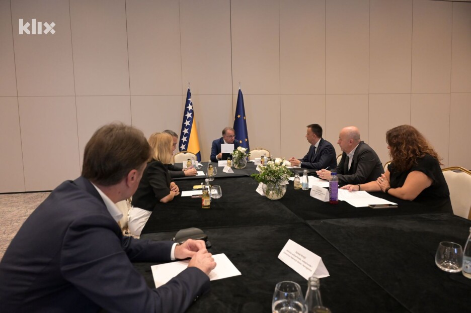 Detalj tokom radno-konsultativnog sastanka u Tuzli (Foto: Vlada FBiH)