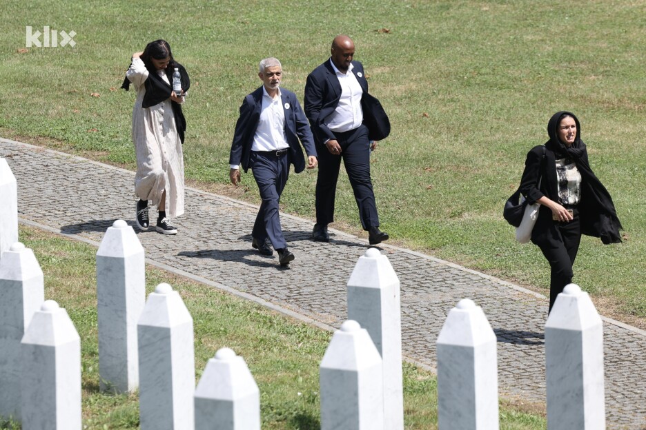 Sadiq Khan u obilasku Memorijalnog centra (Foto: S. S./Klix.ba)