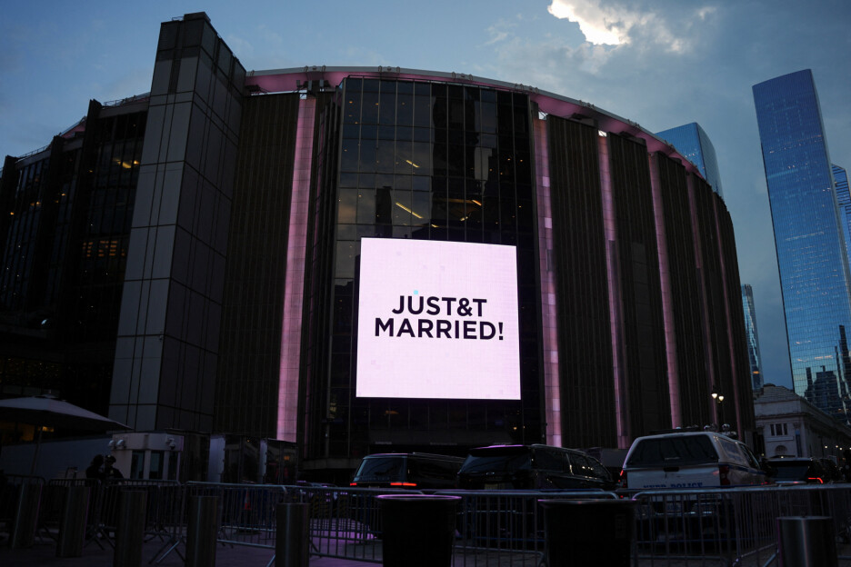 Natpis na Madison Square Garden areni koji je otkrio da se par vjenčao (Foto: Reuters)