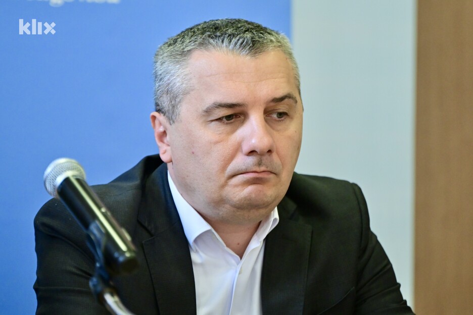 Ministar Nerin Dizdar zahvalio je Avdi Huseinoviću i njegovom timu na dugogodišnjem radu (Foto: V. D./Klix.ba)