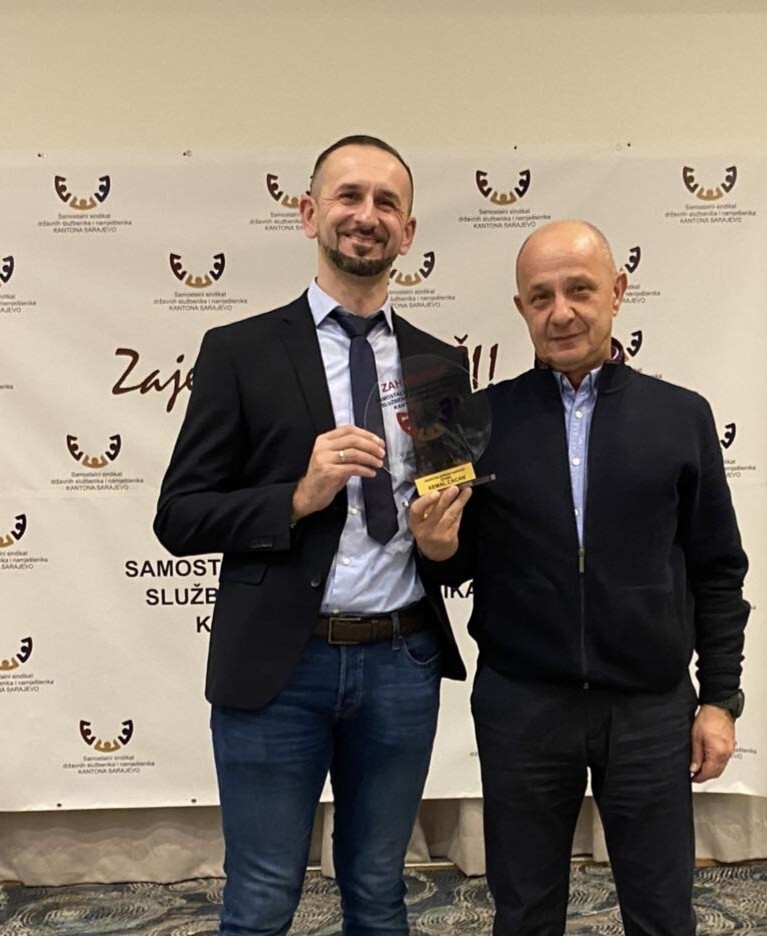 Cacanu je uručena i zahvalnica