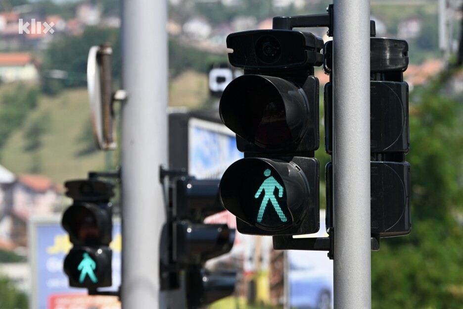 Pritiskom na taster signalizira se namjera prelaska ceste (Foto: V. D./Klix.ba)
