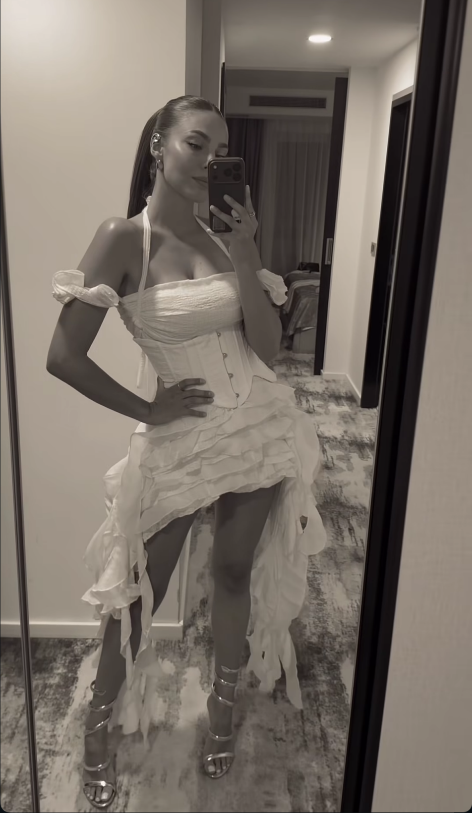 Džejla Ramović snimak outfita podijelila je na Instagram Storyju (Foto: Instagram)
