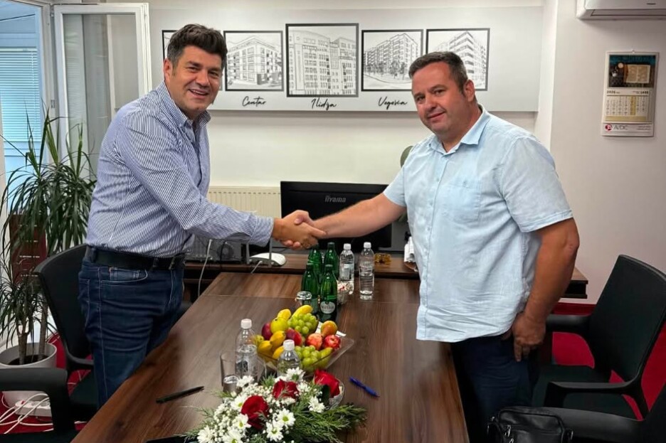 Direktor Fonda KS za izgradnju stanova Elvedin Lagarija i predstavnik kompanije Demus (Foto: Fond KS za izgradnju stanova)