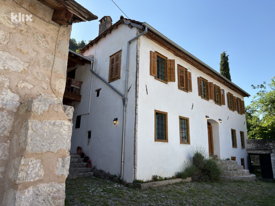 Mehmedbašića kuća s jedinstvenim izgledom i detaljima privlači sve veći broj posjetitelja (Foto: D. V./Klix.ba)
