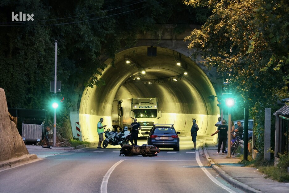 Saobraćaj je potpuno obustavljen (Foto: I. Š./Klix.ba)