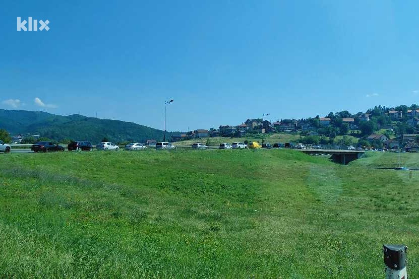 Kolone vozila na jednom od ulaza u Sarajevo (Foto: Čitatelj)