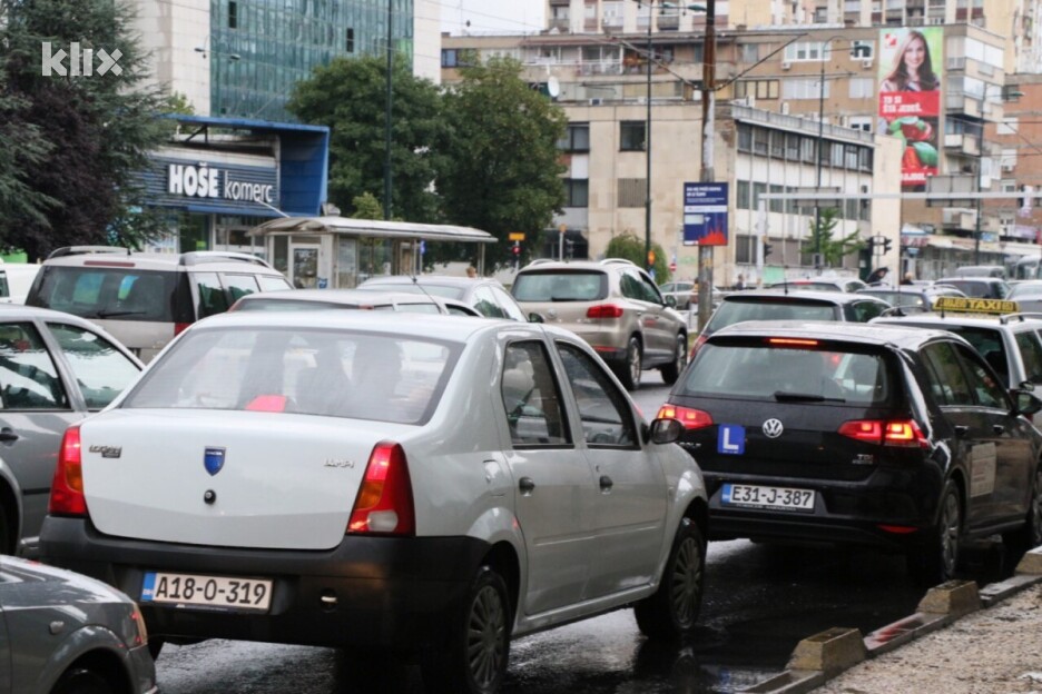 Od 2015. godine do danas na cestama sarajevskog kantona je više od 53.000 novoregistrovanih vozila. (Foto: Klix.ba)