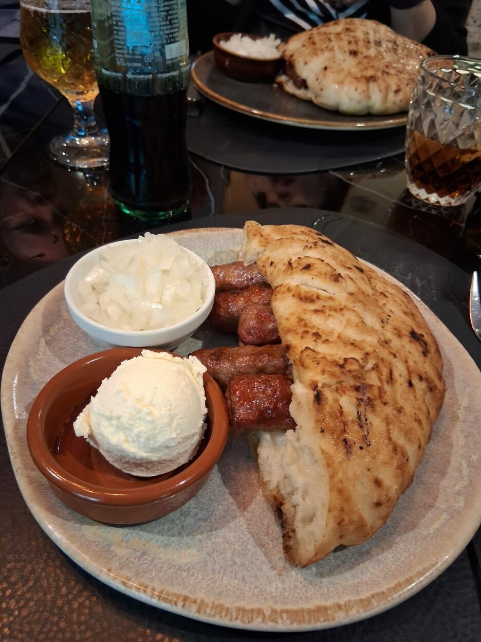 Ćevapi su nezaobilazna stanica svakog putovanja u BiH (Foto: Privatna arhiva)