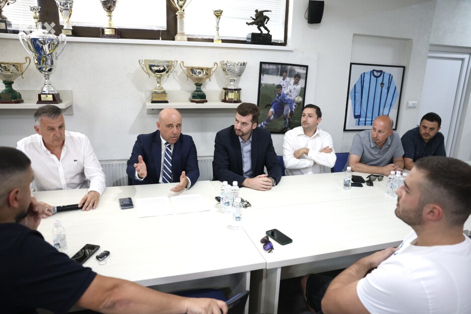 Odbor za hitnost FK Željezničar u razgovoru s novinarima portala Klix.ba (Foto: S. S./Klix.ba)